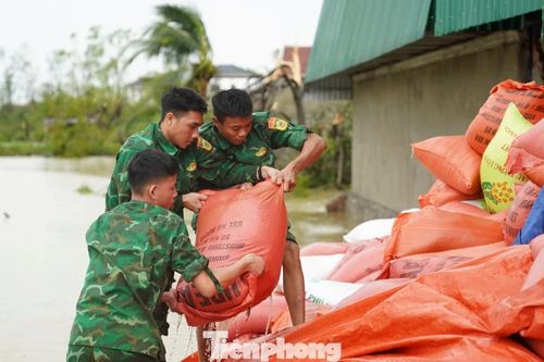Kho chứa 500 tấn lúa bị ngập nước, thiệt hại hàng tỷ đồng sau bão số 5