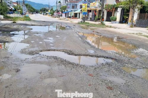 Đường 'rùa bò' 700 m làm 8 năm chưa xong