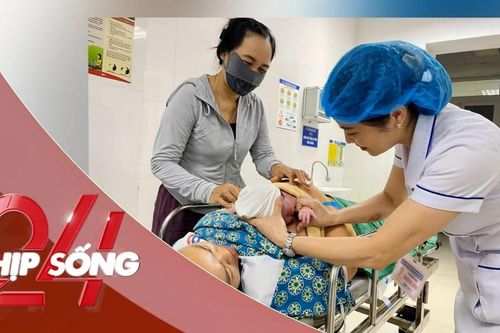 NHỊP SỐNG 24: Xúc động hình ảnh những em bé 'vượt' bão, chào đời ở Nghệ An