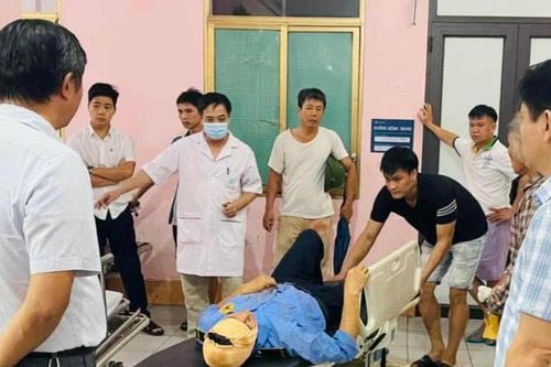 19 người nhập viện do dông lốc tại Ninh Bình