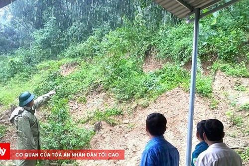 Sạt lở nhiều nơi do bão số 5