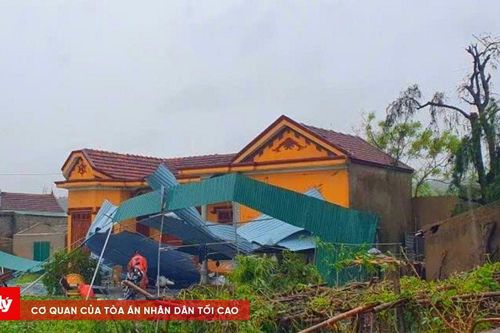 Hàng ngàn ngôi nhà dân ở xã Lộc Hà bị tốc mái