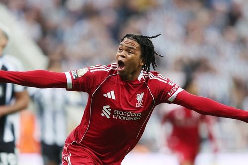 Liverpool thắng nghẹt thở Newcastle nhờ cầu thủ 16 tuổi