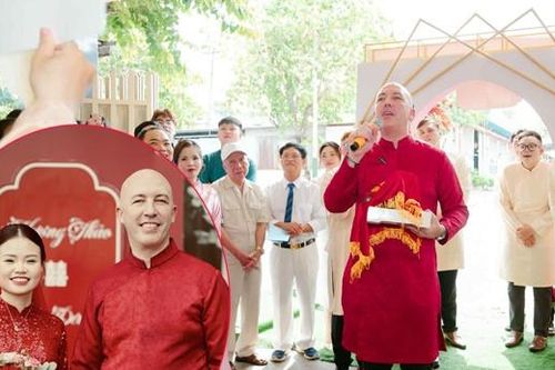Chú rể Tây vượt thử thách rước cô dâu Hà Nội, quan viên hai họ cười nghiêng ngả