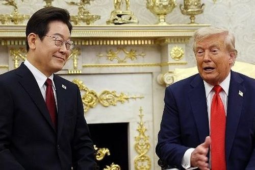 Ông Trump hứa mua tàu, giữ nguyên mức thuế 15% với Hàn Quốc