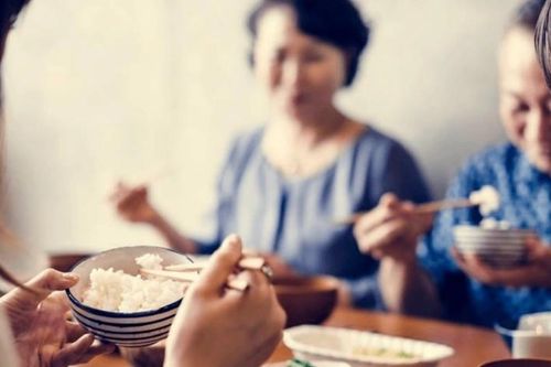 Con dâu cả thay đổi không ngờ khi nghe tin mẹ chồng bán đất ở quê