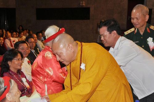 2 mẹ Việt Nam anh hùng thọ hơn trăm tuổi được tri ân tại sự kiện lớn mùa Vu lan
