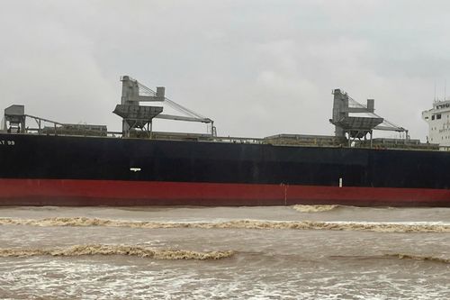 Bão số 5 đẩy tàu hàng 23.000 tấn mất lái, trôi dạt vào vùng biển Thanh Hóa