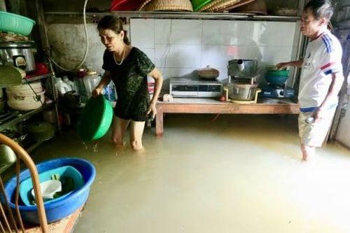 Thanh Hóa ngập từ nhà ra phố, cuộc sống nhiều gia đình bị đảo lộn