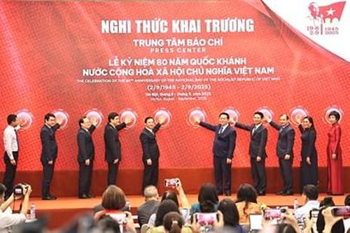 Khai trương Trung tâm báo chí và phát hành bộ tem đặc biệt Kỷ niệm 80 năm Quốc khánh 2/9