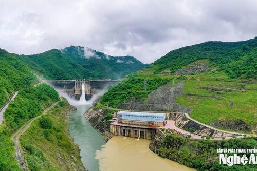 Thủy điện Bản Vẽ chủ động điều tiết nước, góp phần cắt lũ khoảng 74% cho hạ du