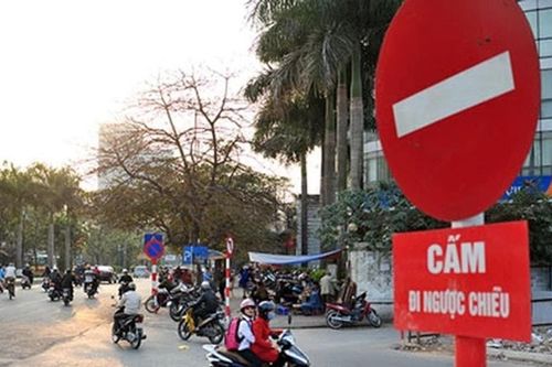 Đi xe máy ngược chiều bị phạt bao nhiêu theo Nghị định 168?
