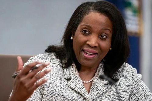 Lý do nằm sau quyết định sa thải Thống đốc Fed Lisa Cook của Tổng thống Mỹ Donald Trump