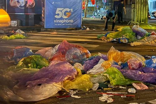 Ứng xử văn minh nơi công cộng: Hãy yêu nước từ những hành động nhỏ nhất
