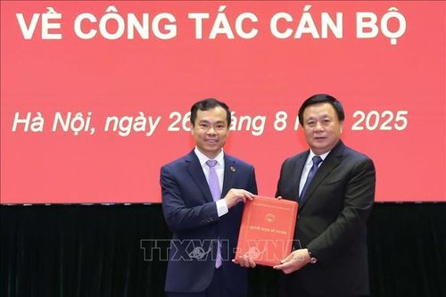 Ông Nguyễn Mạnh Hùng giữ chức Phó Giám đốc Học viện Chính trị quốc gia Hồ Chí Minh