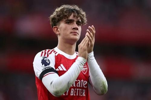 'Thần đồng' 15 tuổi của Arsenal được huyền thoại bóng đá Anh hết lời khen ngợi
