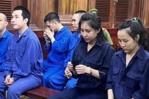 Tức tối vì tình cũ có người mới, nữ bị cáo kéo cả nhóm bạn vô...tù