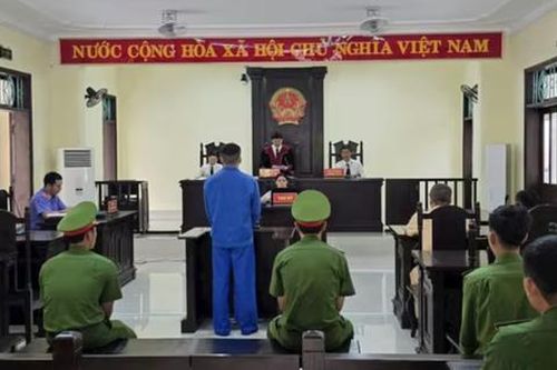 Lái xe đầu kéo phê ma túy, lao thẳng vào CSGT lĩnh 18 tháng tù