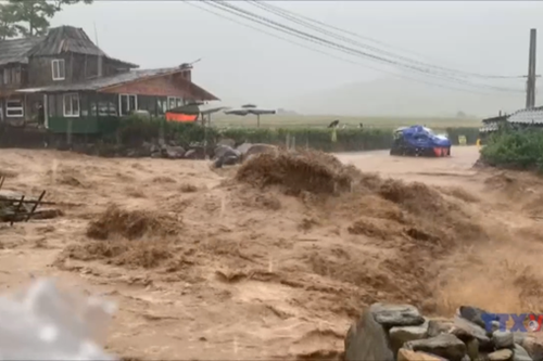 Mưa lớn gây lũ ở Lào Cai khiến hàng trăm nhà ở bị thiệt hại
