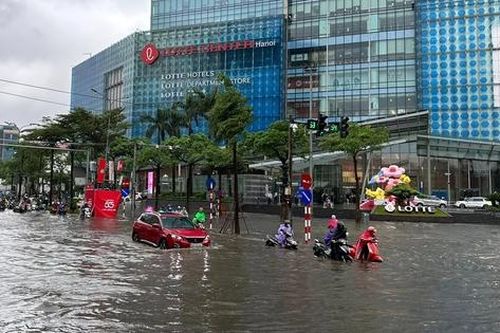 Những lưu ý khi lái ô tô qua đường ngập nước