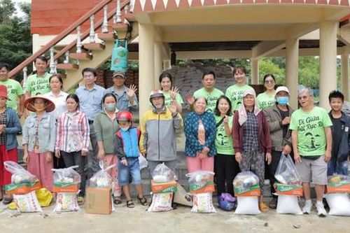 Quảng Ngãi: Hơn 2.400 phần quà tặng hộ nghèo, khuyết tật và học sinh khó khăn