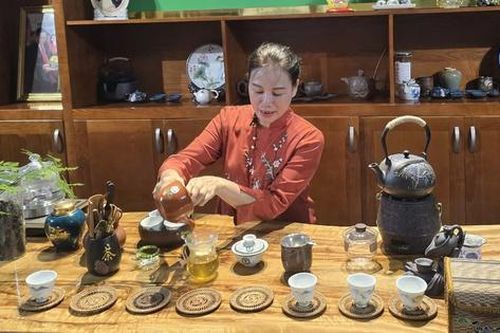 Đổi mới, sáng tạo từ những búp chè xanh