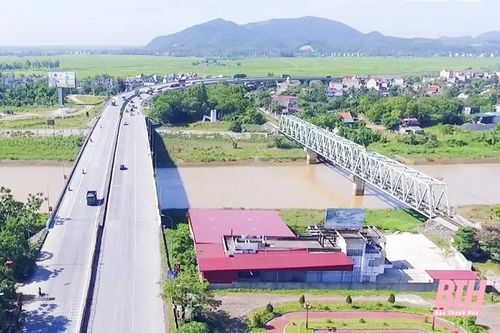 Huyền tích bên dòng sông Lèn