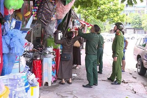 Chung tay xóa bỏ những điểm vi phạm trật tự đô thị