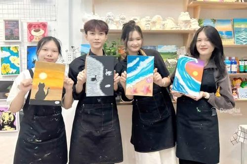 Làm gốm, vẽ tranh - 'liều thuốc' chữa lành thu hút giới trẻ