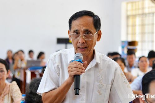 Đồng chí Phan Văn Thắng, Chủ tịch Ủy ban Mặt trận Tổ quốc Việt Nam tỉnh Đồng Tháp tiếp xúc cử tri phường Mỹ Phong