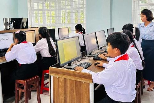 Đầu tư hạ tầng giáo dục vùng đồng bào dân tộc thiểu số