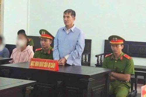 20 năm tù cho gã 'yêu râu xanh' hiếp dâm bé gái gần 3 tuổi