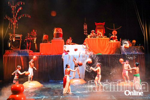 Nhà hát Đó ra mắt chương trình nghệ thuật Chum Show