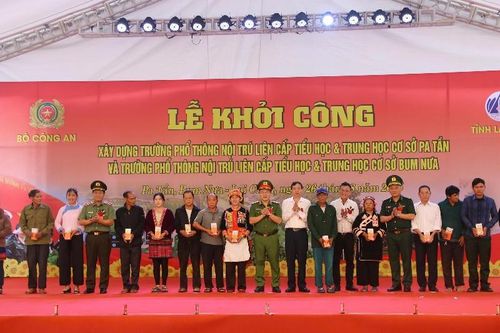 Khởi công xây dựng Trường Phổ thông nội trú Tiểu học và THCS Pa Tần, Bum Nưa