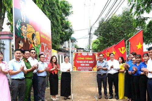 Báo Thanh tra trao 1.000 lá cờ Tổ quốc, khánh thành công trình ý nghĩa tại Lâm Đồng