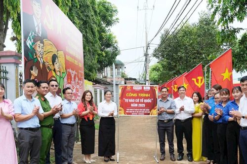 Nam Đà khánh thành công trình đường cờ 'Tự hào cờ Tổ quốc'