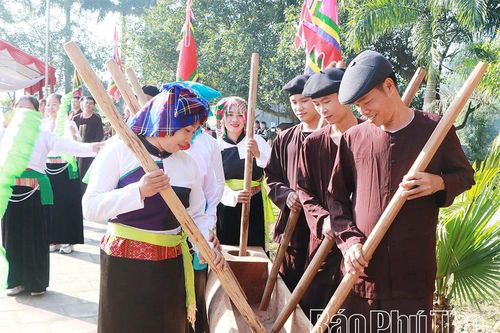 Độc đáo nghệ thuật trình diễn dân gian của người Mường