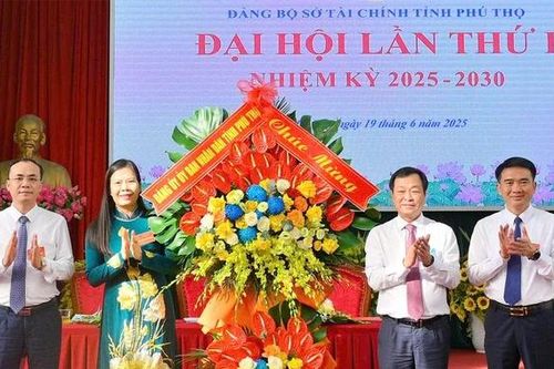 Vững bước trên chặng đường mới