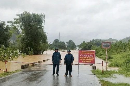 Kiên quyết không cho người và phương tiện qua ngầm tràn khi nước lũ dâng cao