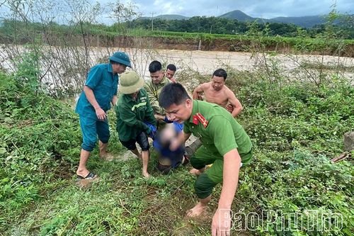 Đi đánh cá, người đàn ông bị lũ cuốn trôi ở Mường Vang