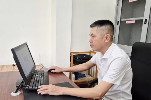 Người kỹ sư điện làm theo Bác