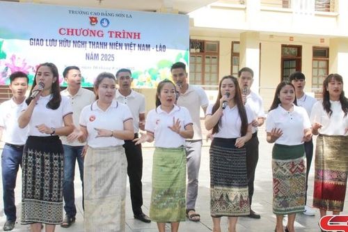 Tình hữu nghị Việt - Lào trong sinh viên