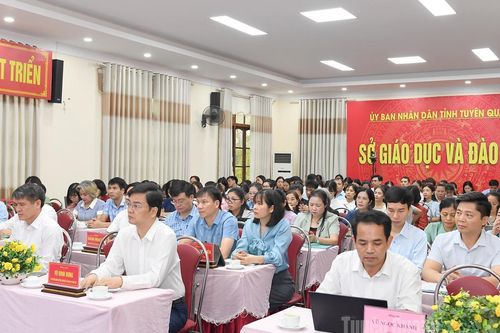 Sở Giáo dục và Đào tạo tổ chức bồi dưỡng chính trị cho cán bộ, giáo viên