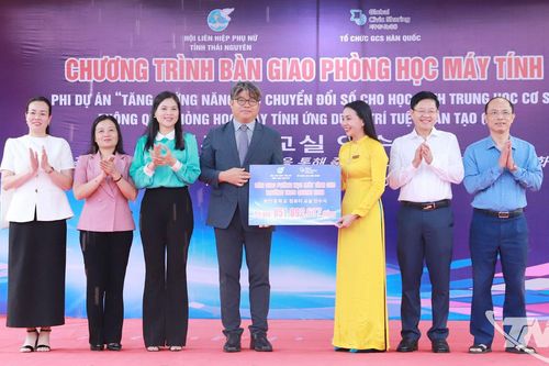 Bàn giao phòng học máy tính cho Trường THCS Quang Vinh