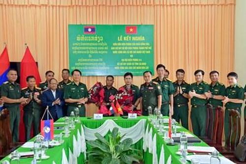 Ký kết quy chế kết nghĩa, xây dựng tuyến biên giới hòa bình