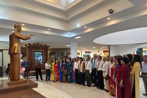 Hội thơ Hương Giang lan tỏa tình yêu quê hương qua thơ ca
