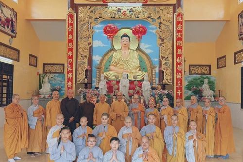 Vĩnh Long: Ban Trị sự GHPGVN tỉnh thăm, sách tấn chư hành giả Ni an cư tại chùa Liên Hoa