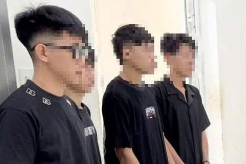 Mang dao tự chế chém người ở tiệc cưới, 6 thanh niên bị khởi tố bắt tạm giam