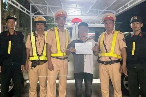 CSGT phát hiện người điều khiển xe mô tô dương tính với ma túy trên quốc lộ 28