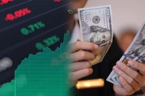 Tỷ giá 'bớt nóng' khi Ngân hàng Nhà nước bán USD kỳ hạn, song áp lực dài hạn chưa nguôi